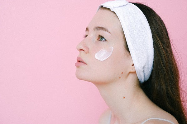 Routine de soin naturelle pour peau adolescente