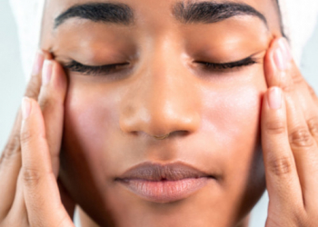Comment remédier aux taches brunes sur le visage ?